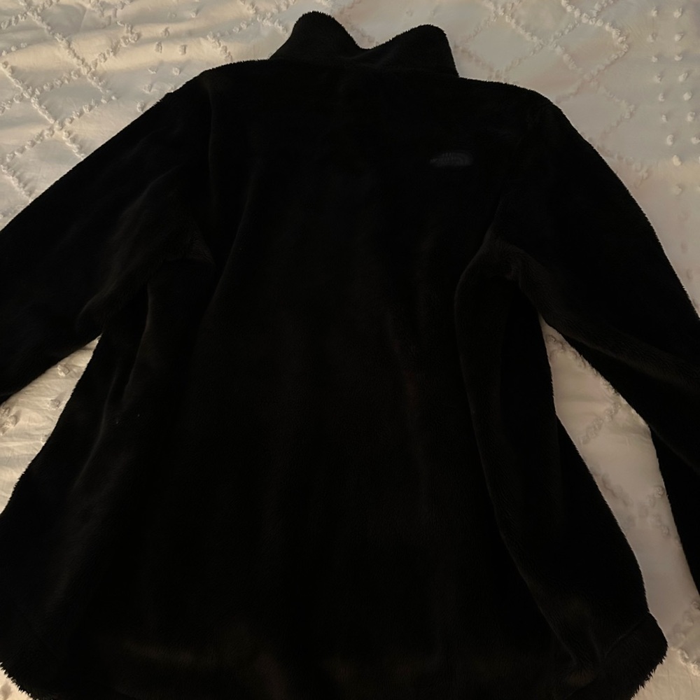 Women’s 3XL North Face fuzzy jacket.